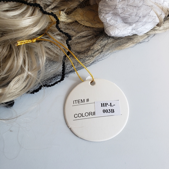 Nwt  Long Curly Ash Blondie Wavy Wig - Picture 8 of 11